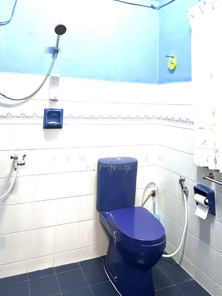 Rare Freehold 2 sty Detached @ Westlake Gardens, Westlake Avenue, 5 Bedrooms, 4,500 sqft, Detached House For Sale, by Yew Shien Ping, 500102043 - Bathroom - PropertyGuru.com.sg