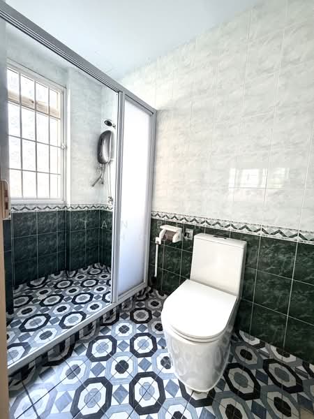 Eng Kong Green, 33 Eng Kong Crescent, 3 Bedrooms, 1,044 sqft, Condominium For Rent, by Tan Beng Hoon, 500102045 - Bathroom - PropertyGuru.com.sg