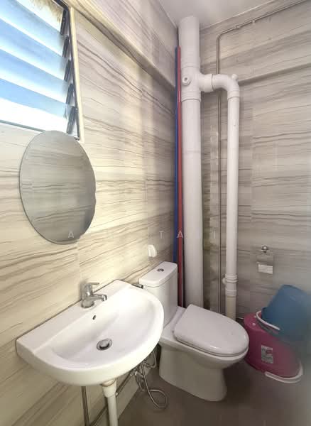 351 Hougang Avenue 7, 351 Hougang Avenue 7, 3 Bedrooms, 1,302 sqft, HDB Flat For Sale, by Azmi Talib, 500102061 - Bathroom - PropertyGuru.com.sg