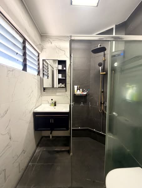 351 Hougang Avenue 7, 351 Hougang Avenue 7, 3 Bedrooms, 1,302 sqft, HDB Flat For Sale, by Azmi Talib, 500102061 - Bathroom - PropertyGuru.com.sg