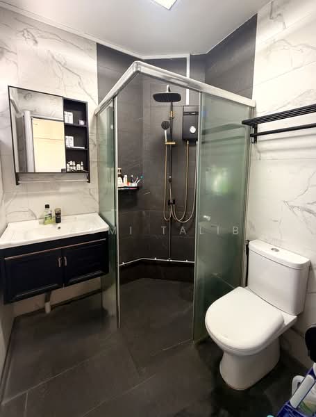 351 Hougang Avenue 7, 351 Hougang Avenue 7, 3 Bedrooms, 1,302 sqft, HDB Flat For Sale, by Azmi Talib, 500102061 - Bathroom - PropertyGuru.com.sg