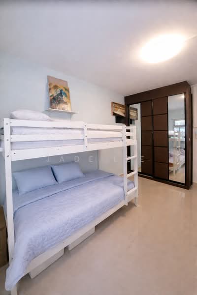 351 Woodlands Avenue 1, 351 Woodlands Avenue 1, 4 Bedrooms, 1,302 sqft, HDB Flat For Sale, by Jade Lee, 500102068 - Common Bedroom - PropertyGuru.com.sg