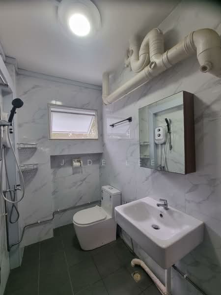 351 Woodlands Avenue 1, 351 Woodlands Avenue 1, 4 Bedrooms, 1,302 sqft, HDB Flat For Sale, by Jade Lee, 500102068 - Bathroom - PropertyGuru.com.sg