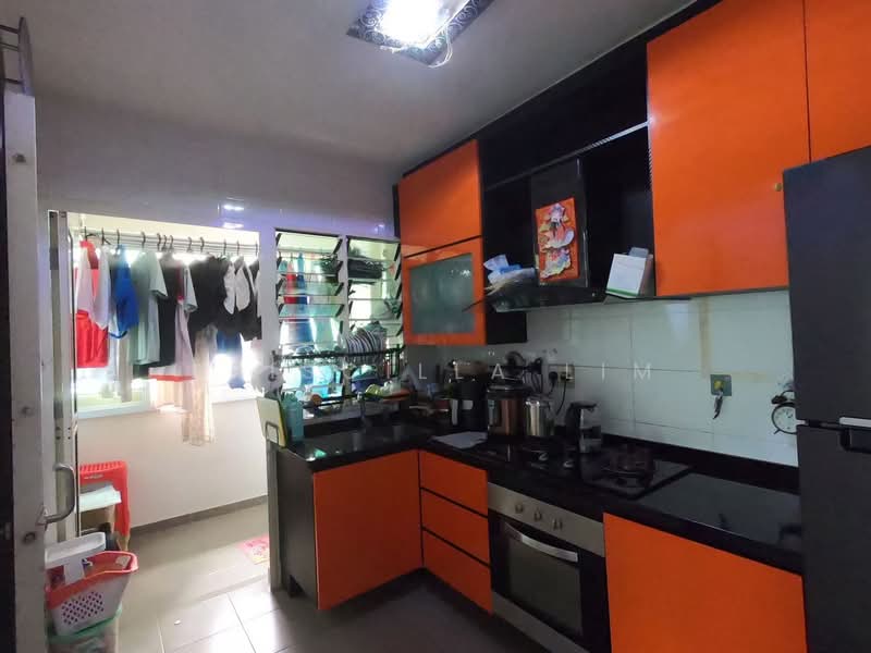 213B Compassvale Lane, 213B Compassvale Lane, 3 Bedrooms, 1,076 sqft, HDB Flat For Sale, by Priscilla Lim, 500102070 - Kitchen - PropertyGuru.com.sg