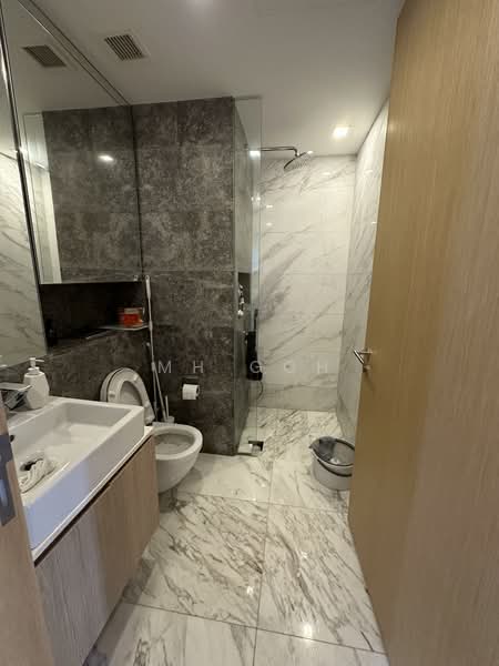 The Peak @ Cairnhill II, 61 Cairnhill Circle, 2 Bedrooms, 829 sqft, Condominium For Rent, by MH Goh, 500102077 - Bathroom - PropertyGuru.com.sg