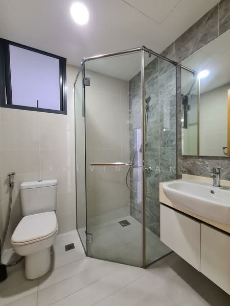 La Fiesta, Sengkang Square, 3 Bedrooms, 893 sqft, Condominium For Rent, by Kelvin Tan, 500102091 - Bathroom - PropertyGuru.com.sg