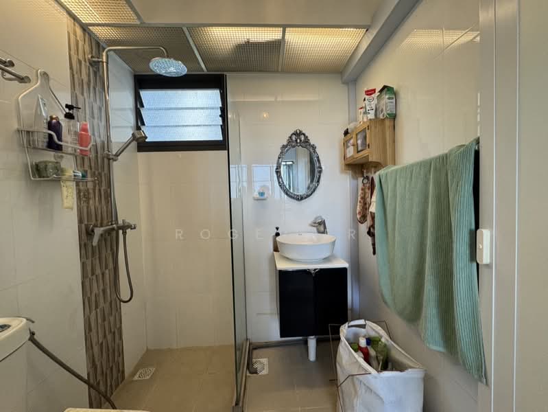 94 Dawson Road, 94 Dawson Road, 2 Bedrooms, 678 sqft, HDB Flat For Sale, by Roger Er, 500102099 - Bathroom - PropertyGuru.com.sg