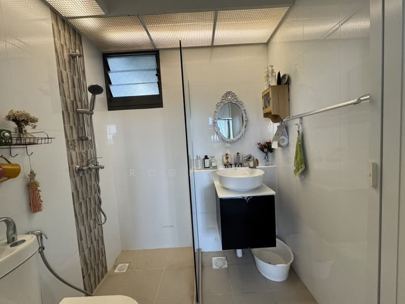 94 Dawson Road, 94 Dawson Road, 2 Bedrooms, 678 sqft, HDB Flat For Sale, by Roger Er, 500102099 - Bathroom - PropertyGuru.com.sg