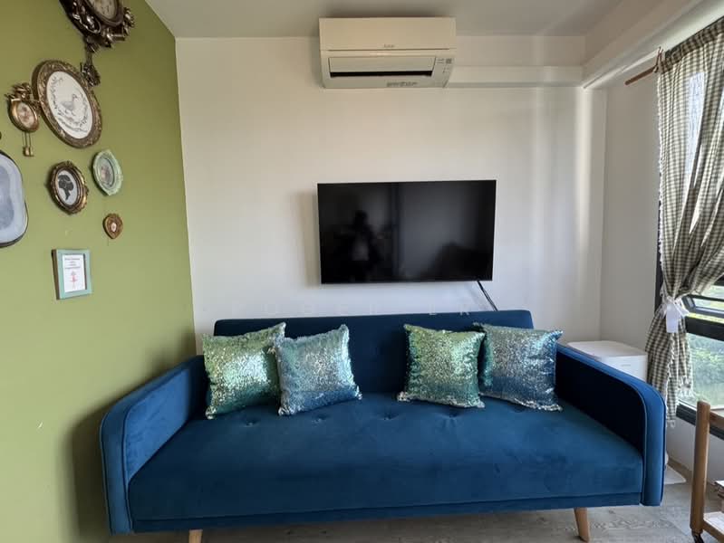 94 Dawson Road, 94 Dawson Road, 2 Bedrooms, 678 sqft, HDB Flat For Sale, by Roger Er, 500102099 - Living Room - PropertyGuru.com.sg