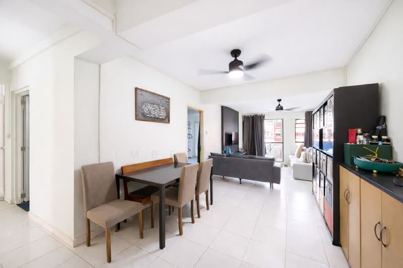 Cheap 1,324 sqft 5RM Corner Unit with maid's room. 8 mins' walk to mall & MRT., Jurong West Central 1, Jurong Point, Boon Lay MRT, 4 Bedrooms, 1,324 sqft, HDB Flat For Sale, by Kimberly Lai, 500102115 - Living Room - PropertyGuru.com.sg