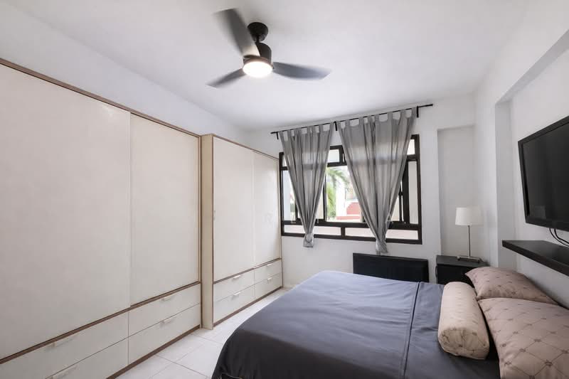 Cheap 1,324 sqft 5RM Corner Unit with maid's room. 8 mins' walk to mall & MRT., Jurong West Central 1, Jurong Point, Boon Lay MRT, 4 Bedrooms, 1,324 sqft, HDB Flat For Sale, by Kimberly Lai, 500102115 - Bedroom - PropertyGuru.com.sg