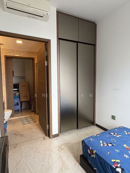 Queens Peak, 1 Dundee Road, 1 Bedroom, 484 sqft, Condominium For Sale, by Andy Tan, 500102140 - Bedroom with Attached Bathroom  - PropertyGuru.com.sg