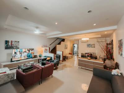 For Sale - FH near Yishun and katib mrt inter terrace, 2 storey no extension stay