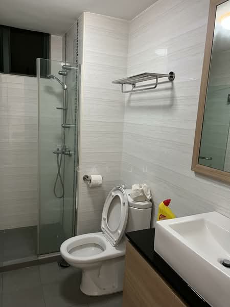 Summerdale, 6 Boon Lay Drive, 3 Bedrooms, 1,378 sqft, Condominium For Sale, by Cai Ju, 500102148 - Bathroom - PropertyGuru.com.sg
