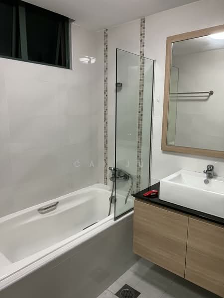 Summerdale, 6 Boon Lay Drive, 3 Bedrooms, 1,378 sqft, Condominium For Sale, by Cai Ju, 500102148 - Bathroom - PropertyGuru.com.sg