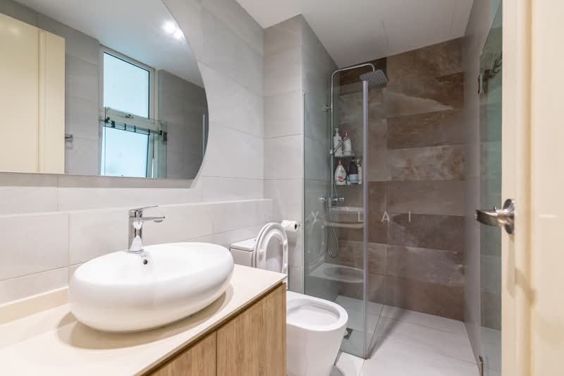 Renovated & furnished 3bed3bath with study, maid's room, store & yard area. 6 mins' walk to MRT., , 4 Bedrooms, 1,398 sqft, Condominium For Rent, by Kimberly Lai, 500102150 - Bathroom - PropertyGuru.com.sg