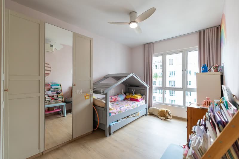 Renovated & furnished 3bed3bath with study, maid's room, store & yard area. 6 mins' walk to MRT., , 4 Bedrooms, 1,398 sqft, Condominium For Rent, by Kimberly Lai, 500102150 - Bedroom - PropertyGuru.com.sg