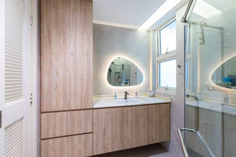 Renovated & furnished 3bed3bath with study, maid's room, store & yard area. 6 mins' walk to MRT., , 4 Bedrooms, 1,398 sqft, Condominium For Rent, by Kimberly Lai, 500102150 - Bathroom - PropertyGuru.com.sg