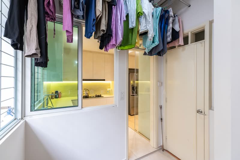 Renovated & furnished 3bed3bath with study, maid's room, store & yard area. 6 mins' walk to MRT., , 4 Bedrooms, 1,398 sqft, Condominium For Rent, by Kimberly Lai, 500102150 - Kitchen - PropertyGuru.com.sg