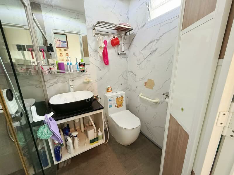 541 Serangoon North Avenue 4, 541 Serangoon North Avenue 4, 3 Bedrooms, 1,119 sqft, HDB Flat For Rent, by Andrea Loh, 500102153 - Bathroom - PropertyGuru.com.sg