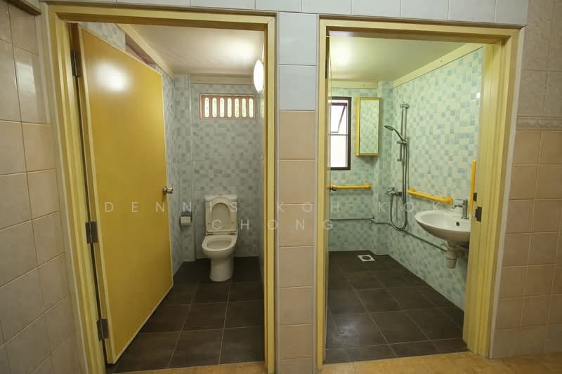 2B Whampoa Drive, Singapore 327713, Whampoa Drive, 3 Bedrooms, 1,033 sqft, Walk-up Apartment For Sale, by Dennis Koh Kok Chong, 500102156 - Bathroom - PropertyGuru.com.sg