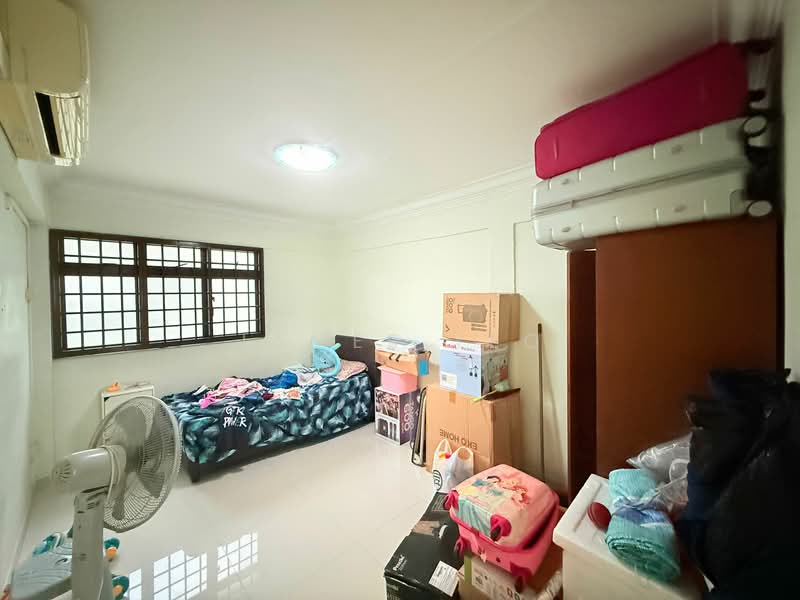 18 Hougang Avenue 3, 18 Hougang Avenue 3, 3 Bedrooms, 990 sqft, HDB Flat For Sale, by James Yeo, 500102165 - Bedroom - PropertyGuru.com.sg