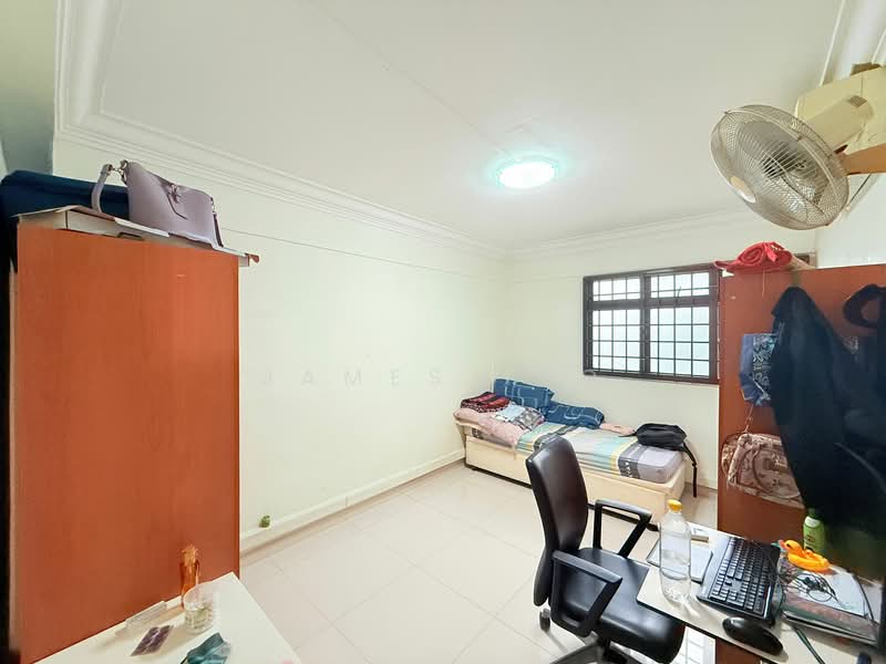 18 Hougang Avenue 3, 18 Hougang Avenue 3, 3 Bedrooms, 990 sqft, HDB Flat For Sale, by James Yeo, 500102165 - Bedroom - PropertyGuru.com.sg