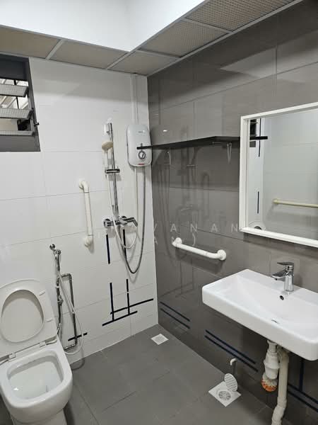 478A Yishun Street 44, 478A Yishun Street 44, 1 Bedroom, 67 sqft, HDB Flat For Rent, by Saravanan (Van), 500102175 - Bathroom - PropertyGuru.com.sg