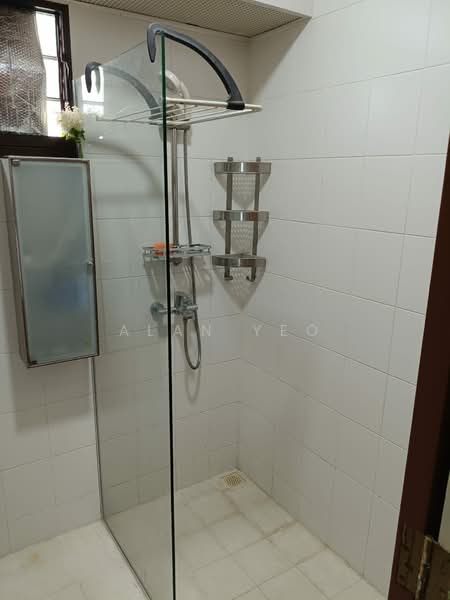 335A Yishun Riverwalk, 335A Yishun Street 31, 3 Bedrooms, 990 sqft, HDB Flat For Rent, by Alan Yeo, 500102191 - Bathroom - PropertyGuru.com.sg