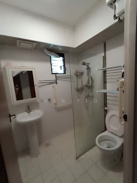 335A Yishun Riverwalk, 335A Yishun Street 31, 3 Bedrooms, 990 sqft, HDB Flat For Rent, by Alan Yeo, 500102191 - Bathroom - PropertyGuru.com.sg