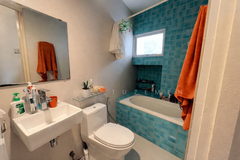 Pine Grove, 1A Pine Grove, 4 Bedrooms, 1,679 sqft, Condominium For Rent, by Cyril Tuzemen, 500102207 - Bathroom - PropertyGuru.com.sg