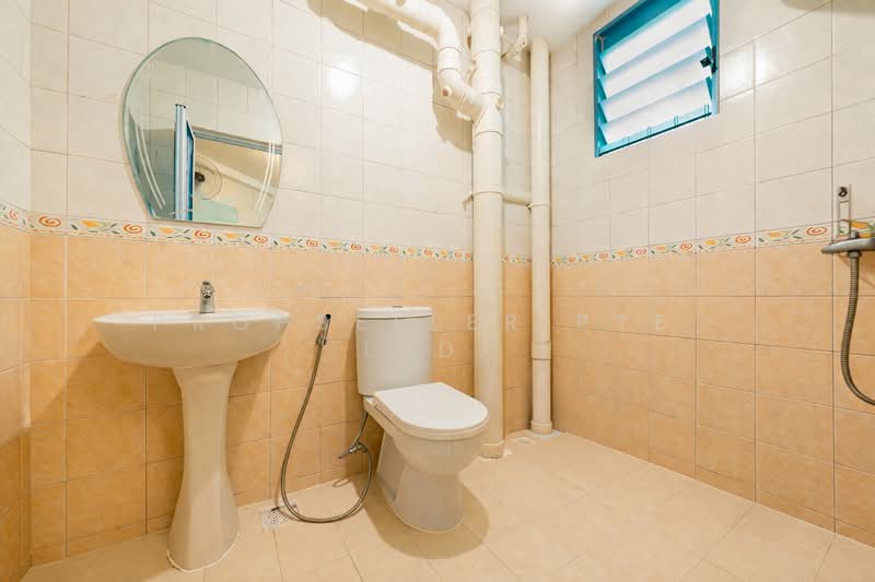 193 Edgefield Plains, 193 Edgefield Plains, 3 Bedrooms, 1,206 sqft, HDB Flat For Sale, by JOHN YEO, 500102209 - Bathroom - PropertyGuru.com.sg