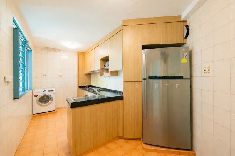 193 Edgefield Plains, 193 Edgefield Plains, 3 Bedrooms, 1,206 sqft, HDB Flat For Sale, by JOHN YEO, 500102209 - Kitchen - PropertyGuru.com.sg