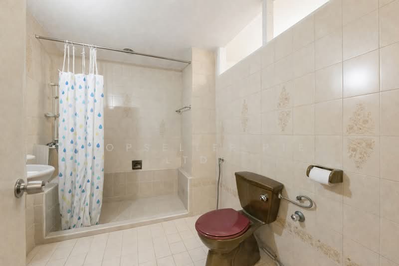 Lakepoint Condo, 2 Lakepoint Drive, 3 Bedrooms, 2,217 sqft, Condominium For Sale, by Warren Chan, 500102210 - Bathroom - PropertyGuru.com.sg