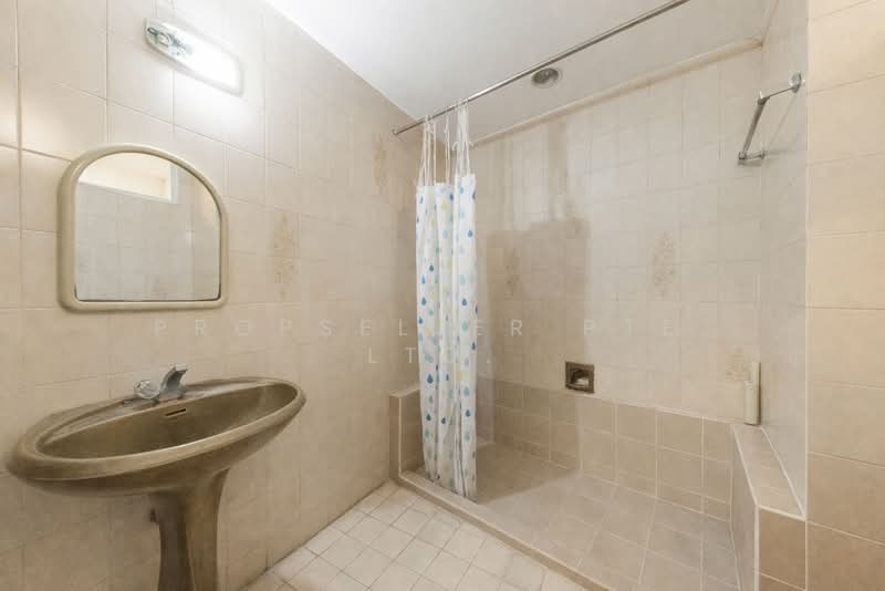 Lakepoint Condo, 2 Lakepoint Drive, 3 Bedrooms, 2,217 sqft, Condominium For Sale, by Warren Chan, 500102210 - Bathroom - PropertyGuru.com.sg