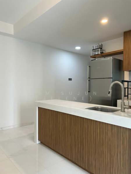 The Lakeshore, 29 Jurong West Street 41, Room Rental, 100 sqft, Condominium For Rent, by Sim Sujun (Jelene), 500102212 - Kitchen - PropertyGuru.com.sg