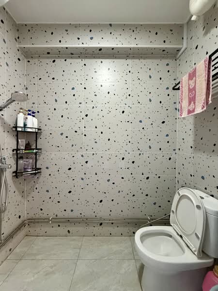 693 Jurong West Central 1, 693 Jurong West Central 1, Room Rental, 150 sqft, HDB Flat For Rent, by Darren Chua 蔡忠良, 500102219 - Bathroom - PropertyGuru.com.sg