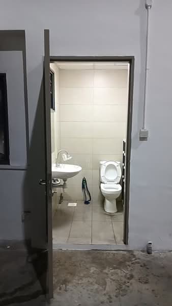 T-Space, 1 Tampines North Drive 1, 4,759 sqft, Factory / Workshop (B2) For Rent, by Alan Wong, 500102222 - Bathroom - CommercialGuru.com.sg