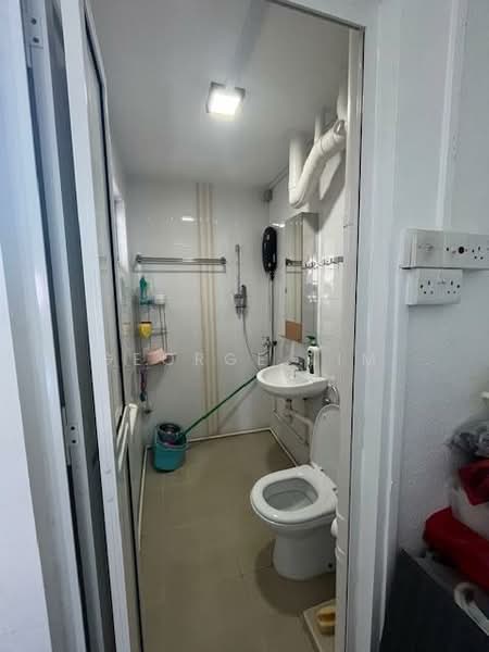 343 Ubi Avenue 1, 343 Ubi Avenue 1, 3 Bedrooms, 904 sqft, HDB Flat For Sale, by George Lim, 500102229 - Bathroom - PropertyGuru.com.sg