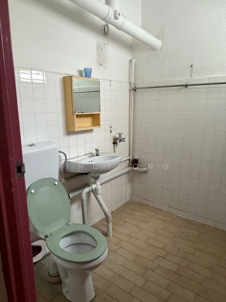 501 Jurong West Street 51, 501 Jurong West Street 51, 2 Bedrooms, 750 sqft, HDB Flat For Rent, by Cindy Ong, 500102259 - Bathroom - PropertyGuru.com.sg