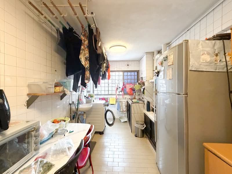 856 Tampines Street 82, 856 Tampines Street 82, 3 Bedrooms, 904 sqft, HDB Flat For Sale, by Debra Teoh, 500102265 - Kitchen - PropertyGuru.com.sg