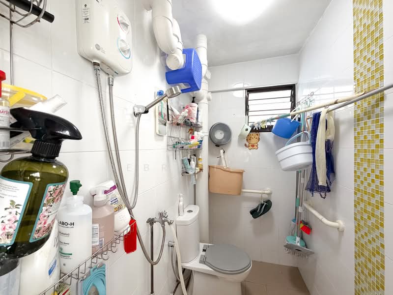 856 Tampines Street 82, 856 Tampines Street 82, 3 Bedrooms, 904 sqft, HDB Flat For Sale, by Debra Teoh, 500102265 - Common Bathroom - PropertyGuru.com.sg