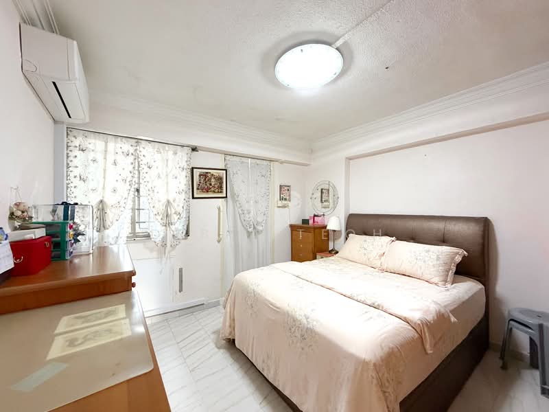 856 Tampines Street 82, 856 Tampines Street 82, 3 Bedrooms, 904 sqft, HDB Flat For Sale, by Debra Teoh, 500102265 - Master Bedroom - PropertyGuru.com.sg