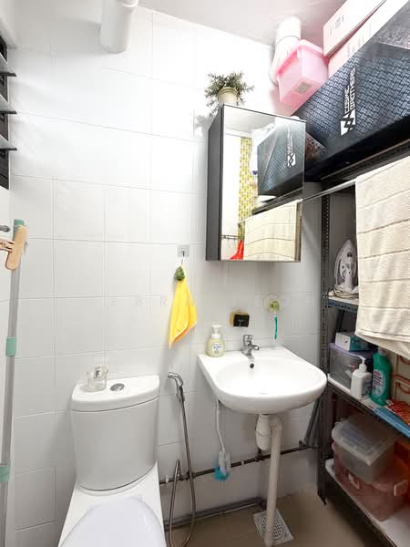 856 Tampines Street 82, 856 Tampines Street 82, 3 Bedrooms, 904 sqft, HDB Flat For Sale, by Debra Teoh, 500102265 - Master Bathroom - PropertyGuru.com.sg
