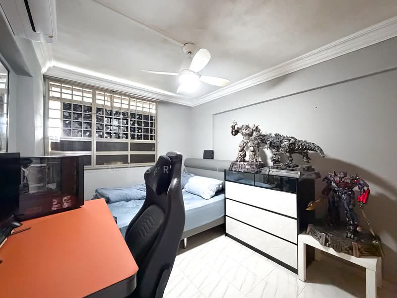 856 Tampines Street 82, 856 Tampines Street 82, 3 Bedrooms, 904 sqft, HDB Flat For Sale, by Debra Teoh, 500102265 - Bedroom - PropertyGuru.com.sg