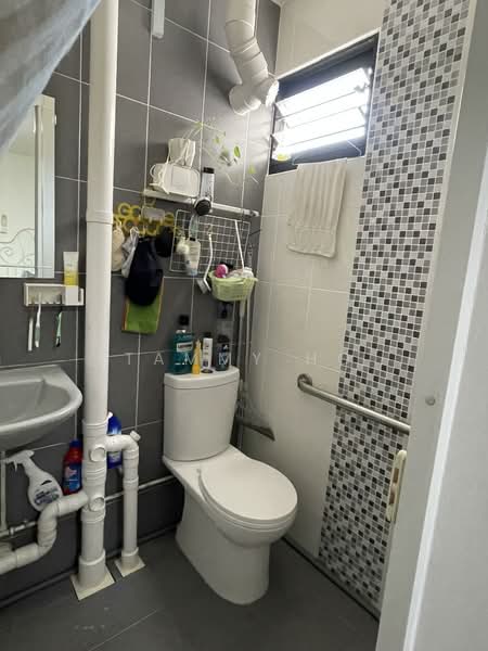 69 Bedok South Avenue 3, 69 Bedok South Avenue 3, 2 Bedrooms, 721 sqft, HDB Flat For Sale, by Tammy Ho, 500102274 - Bathroom - PropertyGuru.com.sg