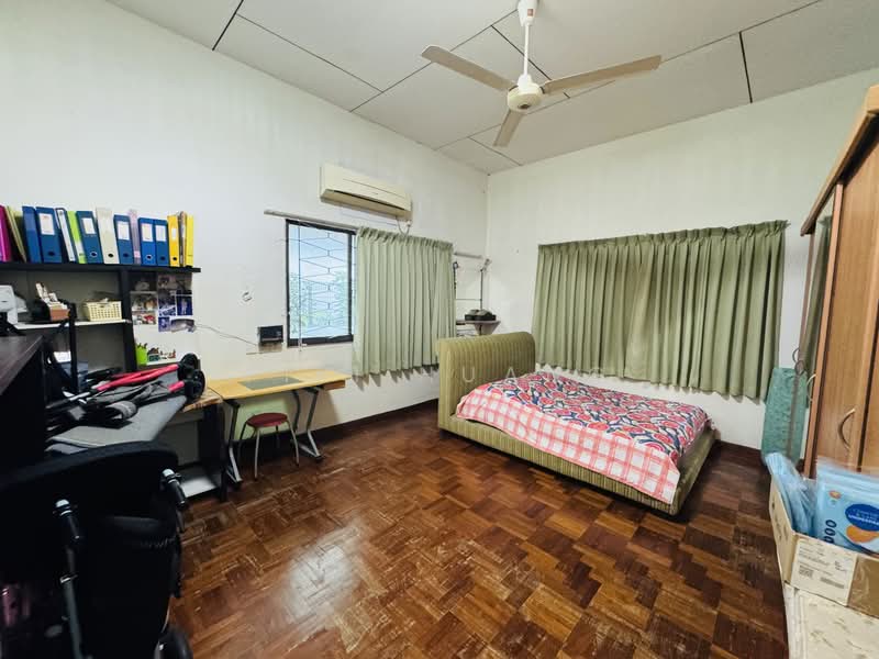 Toh Drive, , 5 Bedrooms, 3,500 sqft, Detached House For Rent, by Fifi Huang, 500102282 - Bedroom - PropertyGuru.com.sg