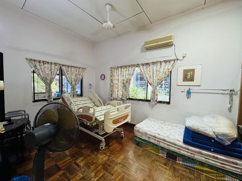 Toh Drive, , 5 Bedrooms, 3,500 sqft, Detached House For Rent, by Fifi Huang, 500102282 - Bedroom - PropertyGuru.com.sg