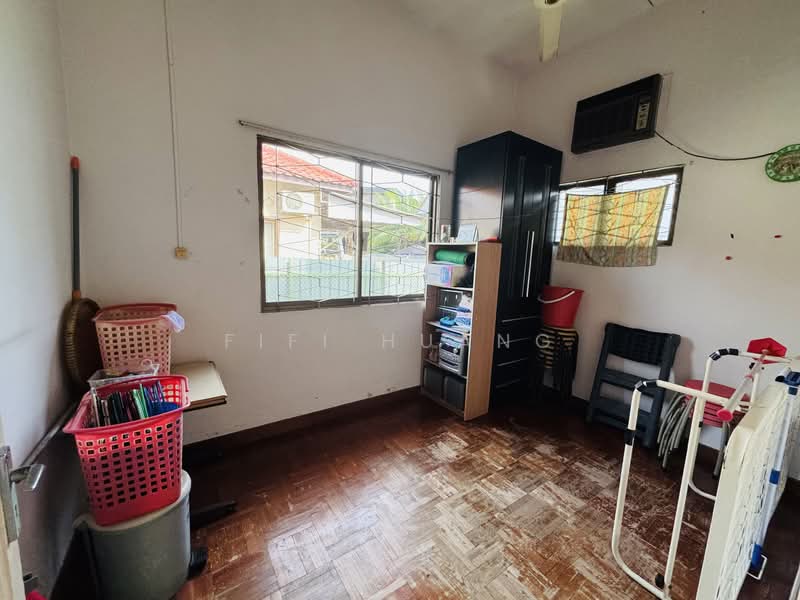 Toh Drive, , 5 Bedrooms, 3,500 sqft, Detached House For Rent, by Fifi Huang, 500102282 - Bedroom - PropertyGuru.com.sg