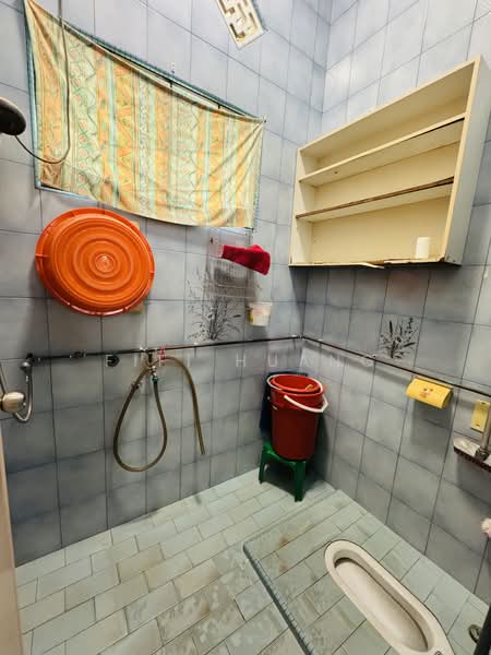 Toh Drive, , 5 Bedrooms, 3,500 sqft, Detached House For Rent, by Fifi Huang, 500102282 - Bathroom - PropertyGuru.com.sg